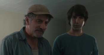 Movie still from “Taking Woodstock” (2009), directed by Ang Lee – Two men standing next to each other in front of a mirror; Close Up shot, Over the shoulder angle