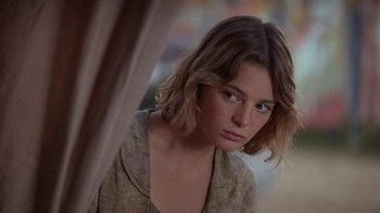 Movie still from “Wild Hearts Can't Be Broken” (1991), directed by Steve Miner – A person with short brown hair; Close Up shot, Over the shoulder angle