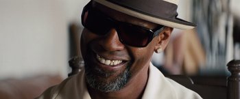 Movie still from “2 Guns” (2013), directed by Baltasar Kormákur – A person wearing a hat and sunglasses; Close Up shot, Low angle