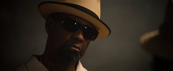 Movie still from “2 Guns” (2013), directed by Baltasar Kormákur – A person wearing a hat and sunglasses; Close Up shot, Low angle