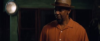 Movie still from “2 Guns” (2013), directed by Baltasar Kormákur – A person wearing a hat; Close Up shot, Over the shoulder angle