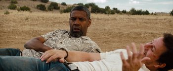 Movie still from “2 Guns” (2013), directed by Baltasar Kormákur – A man sitting on the ground next to another man; Close Up shot, High angle