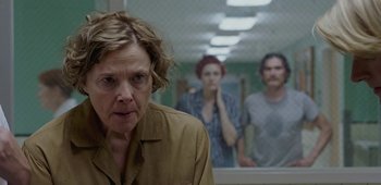 Movie still from “20th Century Women” (2016), directed by Mike Mills – A woman standing in front of two men in front of a bathroom mirror; Close Up shot, Over the shoulder angle