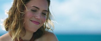 Movie still from “47 Meters Down” (2017), directed by Johannes Roberts – A woman's face with long hair blowing in the wind; Close Up shot, Over the shoulder angle
