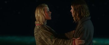 Movie still from “47 Meters Down” (2017), directed by Johannes Roberts – A woman and a man are holding each other in the dark; Medium shot, Low angle