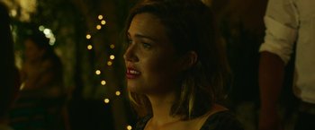 Movie still from “47 Meters Down” (2017), directed by Johannes Roberts – A person wearing a dress; Close Up shot, Over the shoulder angle