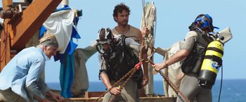 Movie still from “47 Meters Down” (2017), directed by Johannes Roberts – A man in scuba gear on top of a boat; Wide shot, Over the shoulder angle