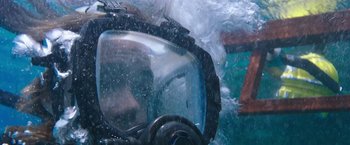 Movie still from “47 Meters Down” (2017), directed by Johannes Roberts – A person wearing a scuba mask in the water; Close Up shot, Overhead angle
