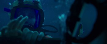 Movie still from “47 Meters Down” (2017), directed by Johannes Roberts – A person in a scuba mask in the water; Close Up shot, Over the shoulder angle