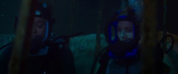 Movie still from “47 Meters Down” (2017), directed by Johannes Roberts – A woman in a scuba mask in the water; Medium shot, Over the shoulder angle