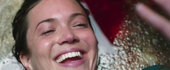 Movie still from “47 Meters Down” (2017), directed by Johannes Roberts – A woman's face smiling; Extreme Close Up shot, Overhead angle