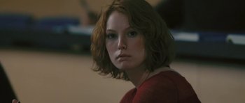 Movie still from “88 Minutes” (2007), directed by Jon Avnet – A person with short hair; Close Up shot, Over the shoulder angle