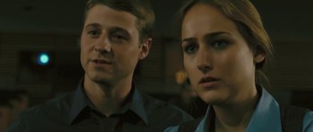 Movie still from “88 Minutes” (2007), directed by Jon Avnet – A man and a woman standing next to each other; Close Up shot, Over the shoulder angle