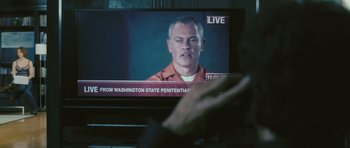 Movie still from “88 Minutes” (2007), directed by Jon Avnet – A man is sitting in front of a television; Close Up shot, Over the shoulder angle