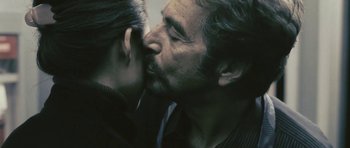 Movie still from “88 Minutes” (2007), directed by Jon Avnet – A man and a woman kissing on the lips; Extreme Close Up shot, Over the shoulder angle