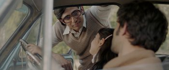 Movie still from “A Death in the Gunj” (2016), directed by Konkona Sen Sharma – A man standing next to a woman in the back of a car; Close Up shot, Over the shoulder angle