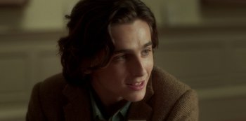 Movie still from “A Rainy Day in New York” (2019), directed by Woody Allen – A person with long hair; Close Up shot, Over the shoulder angle