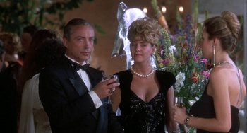 Movie still from “Ace Ventura: Pet Detective” (1994), directed by Tom Shadyac – A man and a woman standing next to each other; Medium shot, Over the shoulder angle