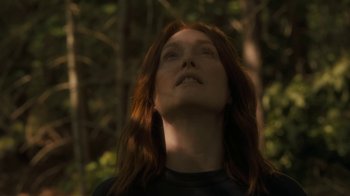 Movie still from “After the Wedding” (2019), directed by Bart Freundlich – A woman with long red hair looking up at the sky; Close Up shot, Low angle
