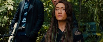 Movie still from “Allegiant” (2016), directed by Robert Schwentke – A woman with dreads looking up at the sky; Close Up shot, Over the shoulder angle