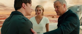 Movie still from “Allegiant” (2016), directed by Robert Schwentke – Two men and a woman standing next to each other on a beach; Close Up shot, Over the shoulder angle
