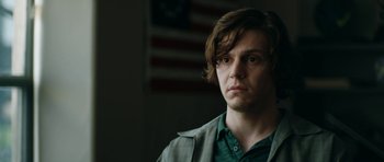 Movie still from “American Animals” (2018), directed by Bart Layton – A man with long brown hair wearing a green shirt; Close Up shot, Over the shoulder angle
