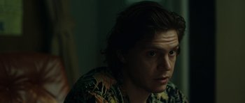 Movie still from “American Animals” (2018), directed by Bart Layton – A person wearing a floral shirt; Close Up shot, Over the shoulder angle