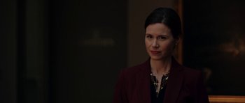 Movie still from “American Animals” (2018), directed by Bart Layton – A woman wearing a red jacket standing next to a wall; Close Up shot, Over the shoulder angle