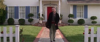 Movie still from “American Beauty” (1999), directed by Sam Mendes – Wide shot, Low angle