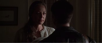 Movie still from “American Beauty” (1999), directed by Sam Mendes – A woman and a man are looking at each other; Close Up shot, Over the shoulder angle