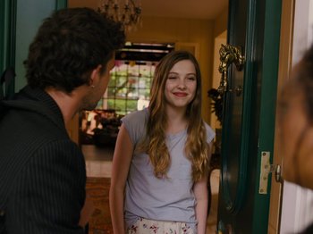 Movie still from “American Honey” (2016), directed by Andrea Arnold – A man and a woman standing in front of a door; Medium shot, Over the shoulder angle