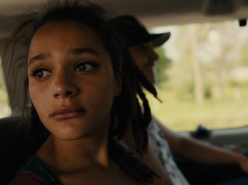 Movie still from “American Honey” (2016), directed by Andrea Arnold – A woman with dreads sitting next to a man in the back of a car; Close Up shot, Low angle