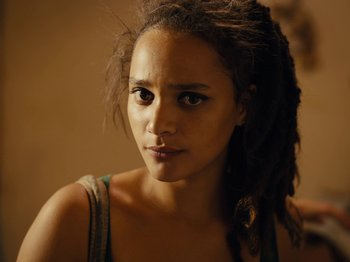 Movie still from “American Honey” (2016), directed by Andrea Arnold – A person with dreadlocks looking at the camera; Close Up shot, Low angle