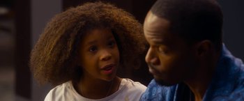 Movie still from “Annie” (2014), directed by Will Gluck – A man and a woman are talking to each other; Close Up shot, Over the shoulder angle