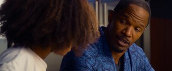 Movie still from “Annie” (2014), directed by Will Gluck – A man and a woman talking to each other; Close Up shot, Over the shoulder angle