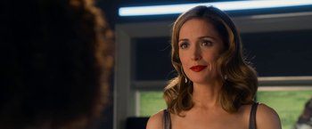 Movie still from “Annie” (2014), directed by Will Gluck – A person wearing a dress; Close Up shot, Over the shoulder angle