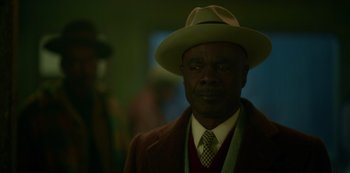 Movie still from “Fargo” (2014), created by Noah Hawley – An older man wearing a hat and a tie; Close Up shot, Low angle