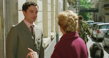 Movie still from “Attila Marcel” (2013), directed by Sylvain Chomet – A man and a woman are standing outside talking to each other; Medium shot, Over the shoulder angle
