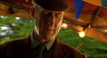 Movie still from “Babe” (1995), directed by Chris Noonan – An older man wearing a suit and a hat; Close Up shot, Low angle