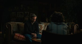Movie still from “Beautiful Boy” (2018), directed by Felix van Groeningen – A man sitting on top of a couch next to a woman; Medium shot, Over the shoulder angle