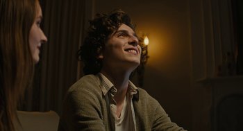 Movie still from “Beautiful Boy” (2018), directed by Felix van Groeningen – A man with curly hair is smiling and looking up; Close Up shot, Low angle