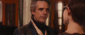 Movie still from “Beautiful Creatures” (2013), directed by Richard LaGravenese – A person wearing a suit and tie; Close Up shot, Over the shoulder angle