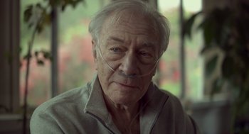 Movie still from “Beginners” (2010), directed by Mike Mills – An older man with a white beard is looking at the camera; Close Up shot, Over the shoulder angle