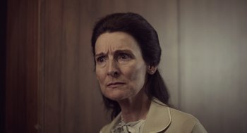 Movie still from “Beginners” (2010), directed by Mike Mills – An older woman is looking at the camera; Close Up shot, Low angle