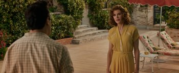 Movie still from “Being the Ricardos” (2021), directed by Aaron Sorkin – A woman in a yellow dress standing in front of a man; Medium shot, Over the shoulder angle