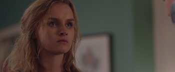 Movie still from “Better Watch Out” (2016), directed by Chris Peckover – A person with long blonde hair; Close Up shot, Over the shoulder angle