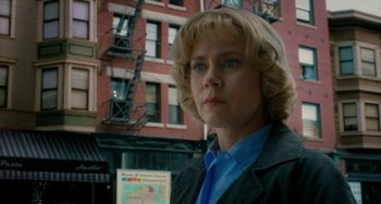 Movie still from “Big Eyes” (2014), directed by Tim Burton – A woman standing in front of a fire escape; Close Up shot, Over the shoulder angle