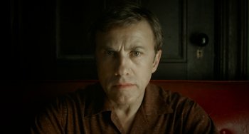 Movie still from “Big Eyes” (2014), directed by Tim Burton – A person wearing a brown shirt; Close Up shot, Low angle