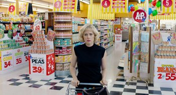 Movie still from “Big Eyes” (2014), directed by Tim Burton – A woman pushing a shopping cart in a grocery store; Medium shot, Low angle