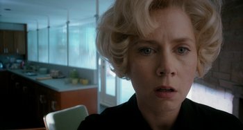 Movie still from “Big Eyes” (2014), directed by Tim Burton – A person with blonde hair and blue eyes; Close Up shot, Low angle